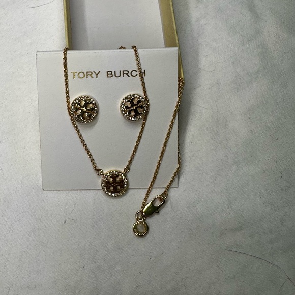 Tory Burch Gold Medallion Necklace w/Matching Earrings - Picture 4 of 6